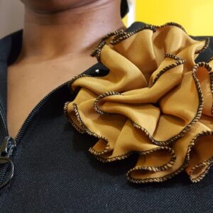 Light Brown Rosette Broach With Dark Brown Edge Thread Trimming